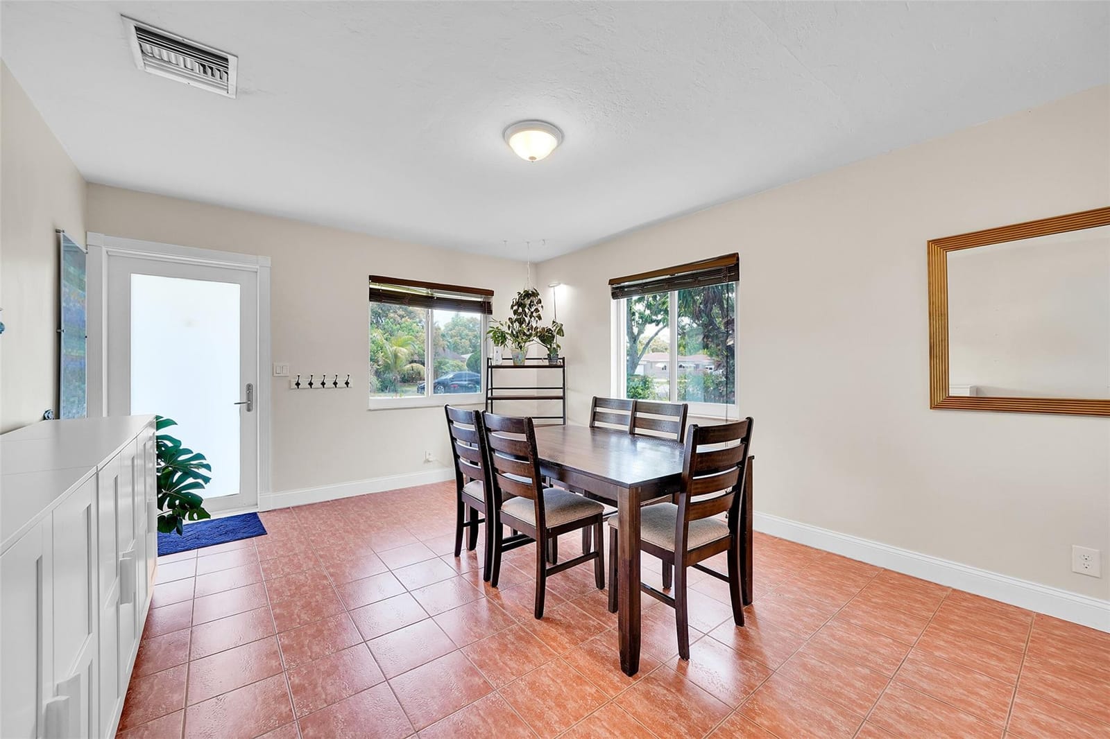 2835 Adams Street — photo 4