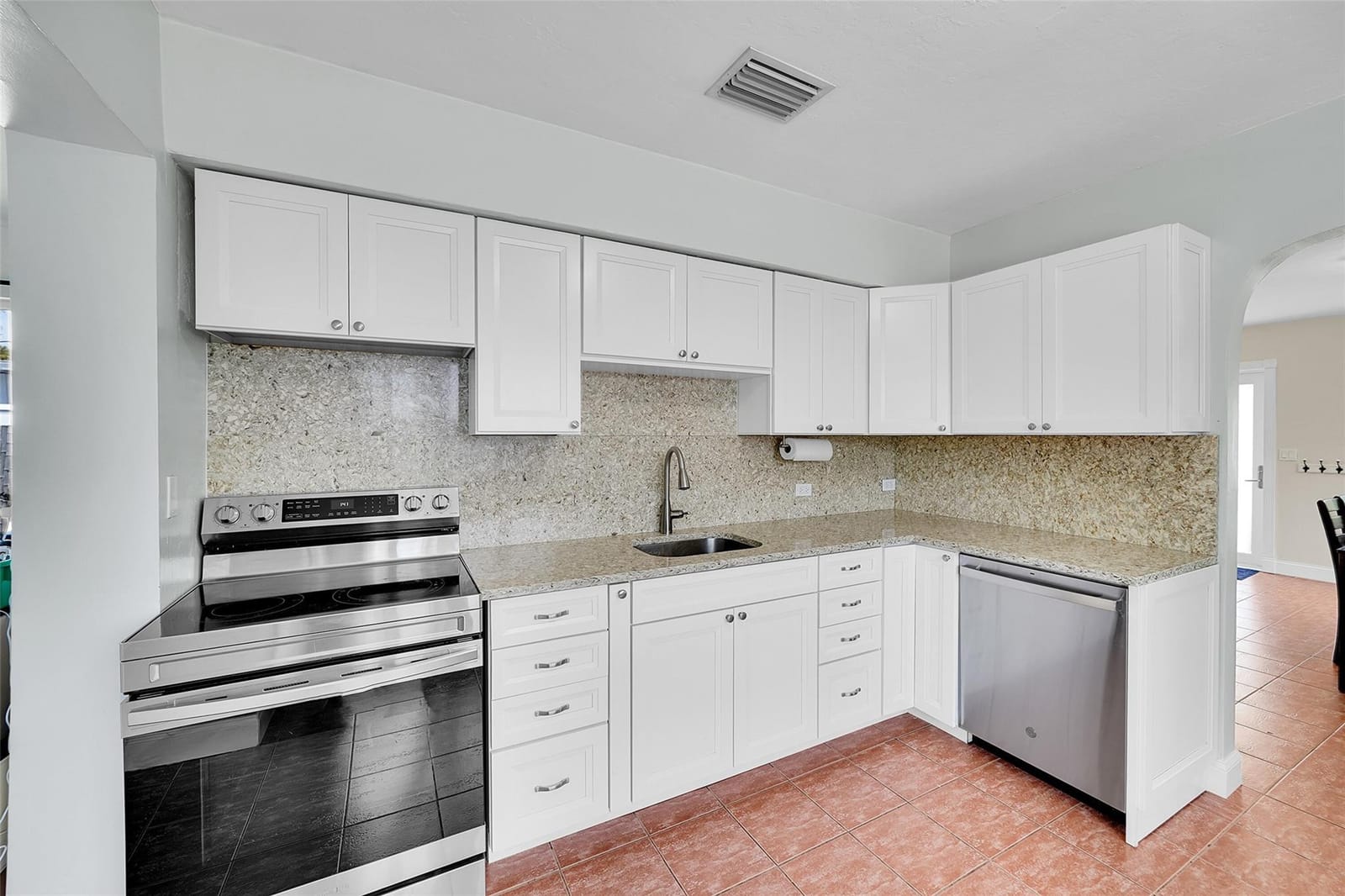 2835 Adams Street — photo 7