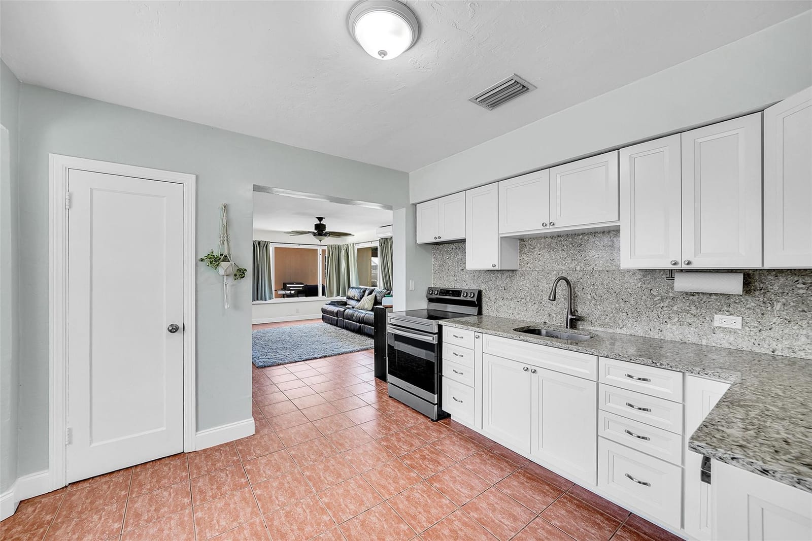 2835 Adams Street — photo 8