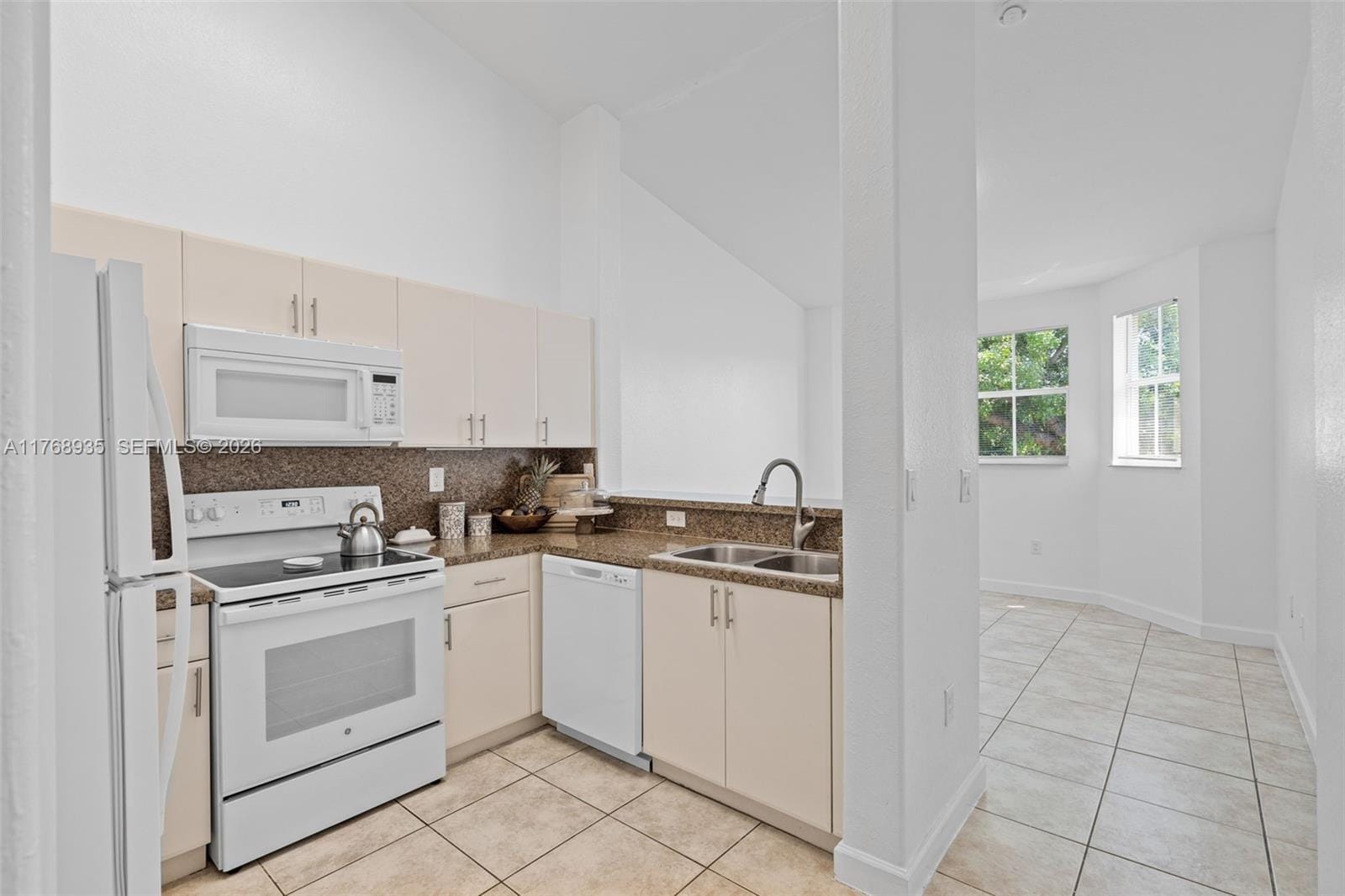 2731 SE 17th Avenue 211 — photo 9
