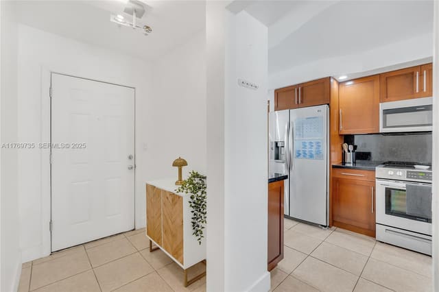 1750 NE 191st Street 202-1, Miami, FL 33179
