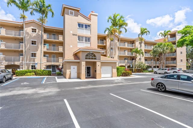 5842 Crystal Shores Drive 208, Boynton Beach, FL 33437