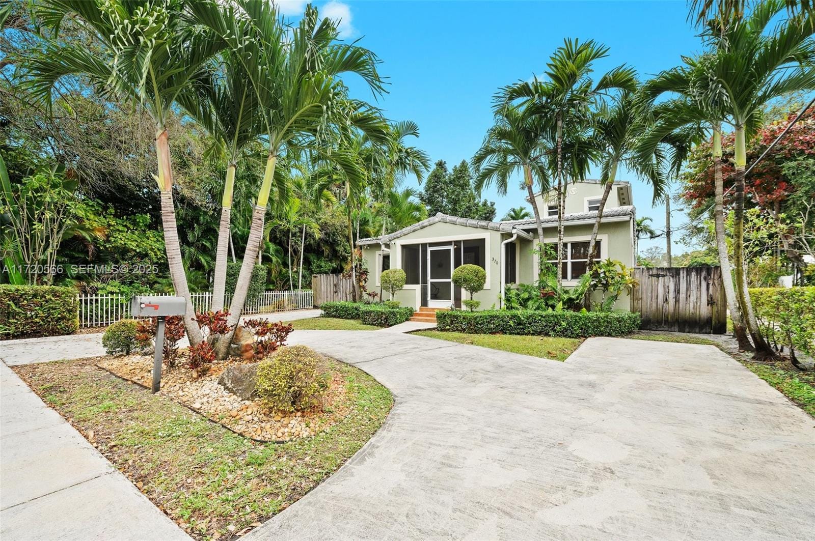 370 Hibiscus Drive, Miami Springs, FL 33166 photo 2