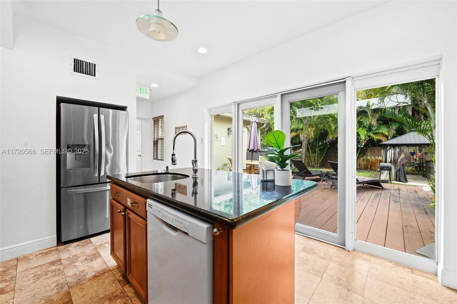 370 Hibiscus Drive, Miami Springs, FL 33166 photo 13