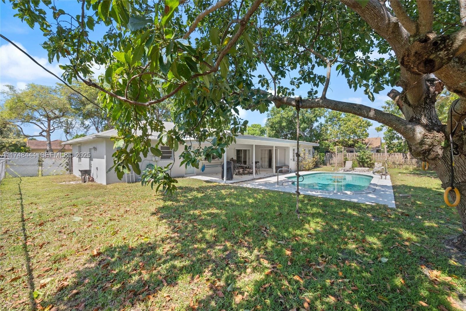940 SW 52nd Avenue — photo 2