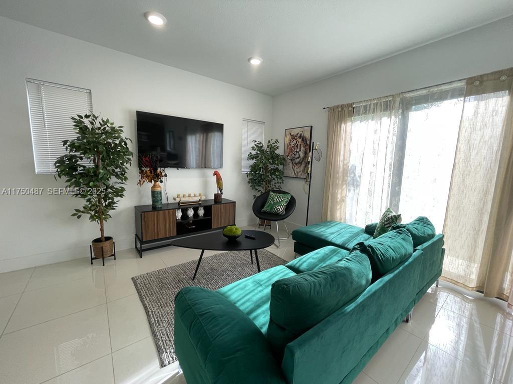 302 NW 11th Court — photo 9