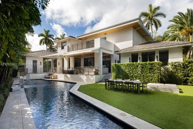 2555 Regatta Avenue, Miami Beach, FL 33140