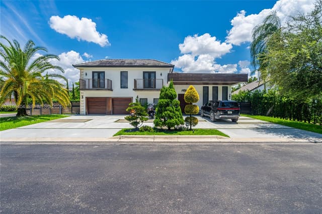 5453 NW 94th Doral Place, sold in Doral Estates Villas, Doral, FL
