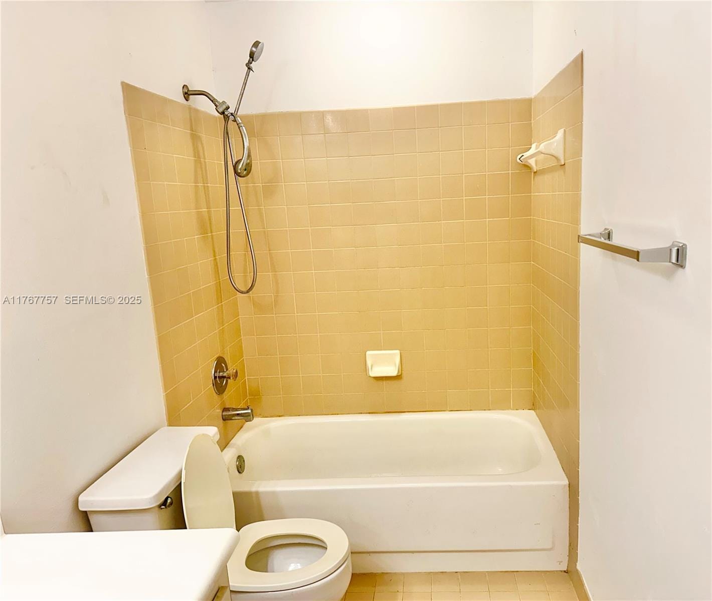 911 NE 199th Street 206-14, Miami, FL 33179 photo 13