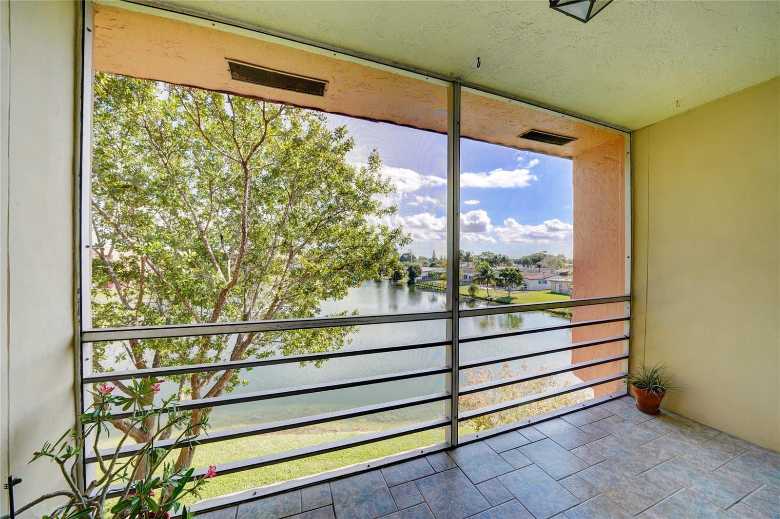 9440 Sunrise Lakes Boulevard 312 — photo 7