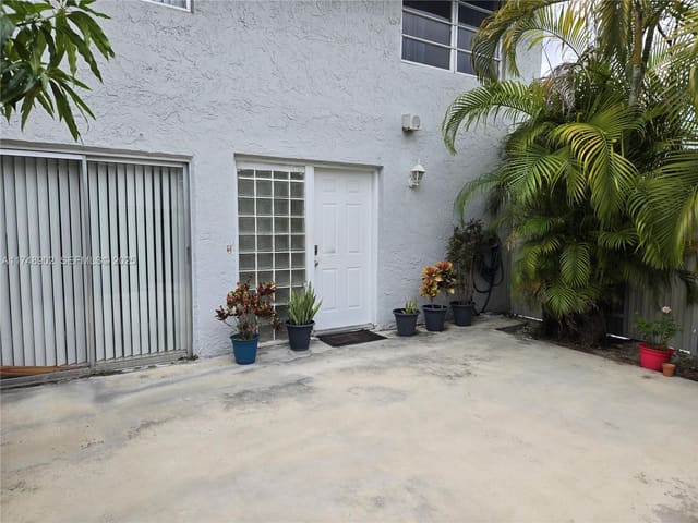 8485 SW 156th Place 106, sold in South Lake Villas, Miami, FL