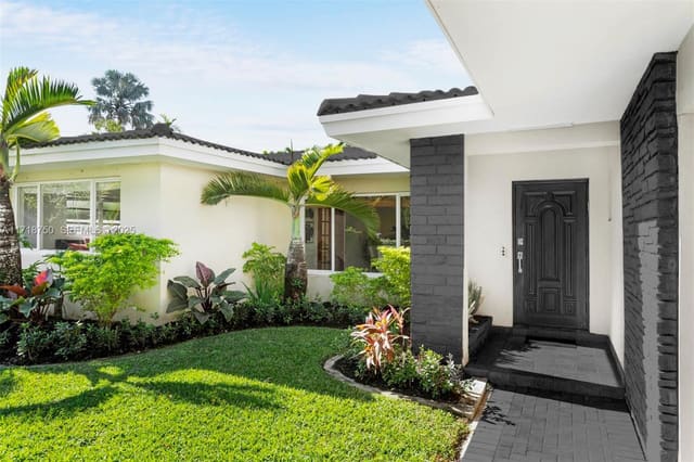 6140 Pine Tree Drive, Miami Beach, FL 33140