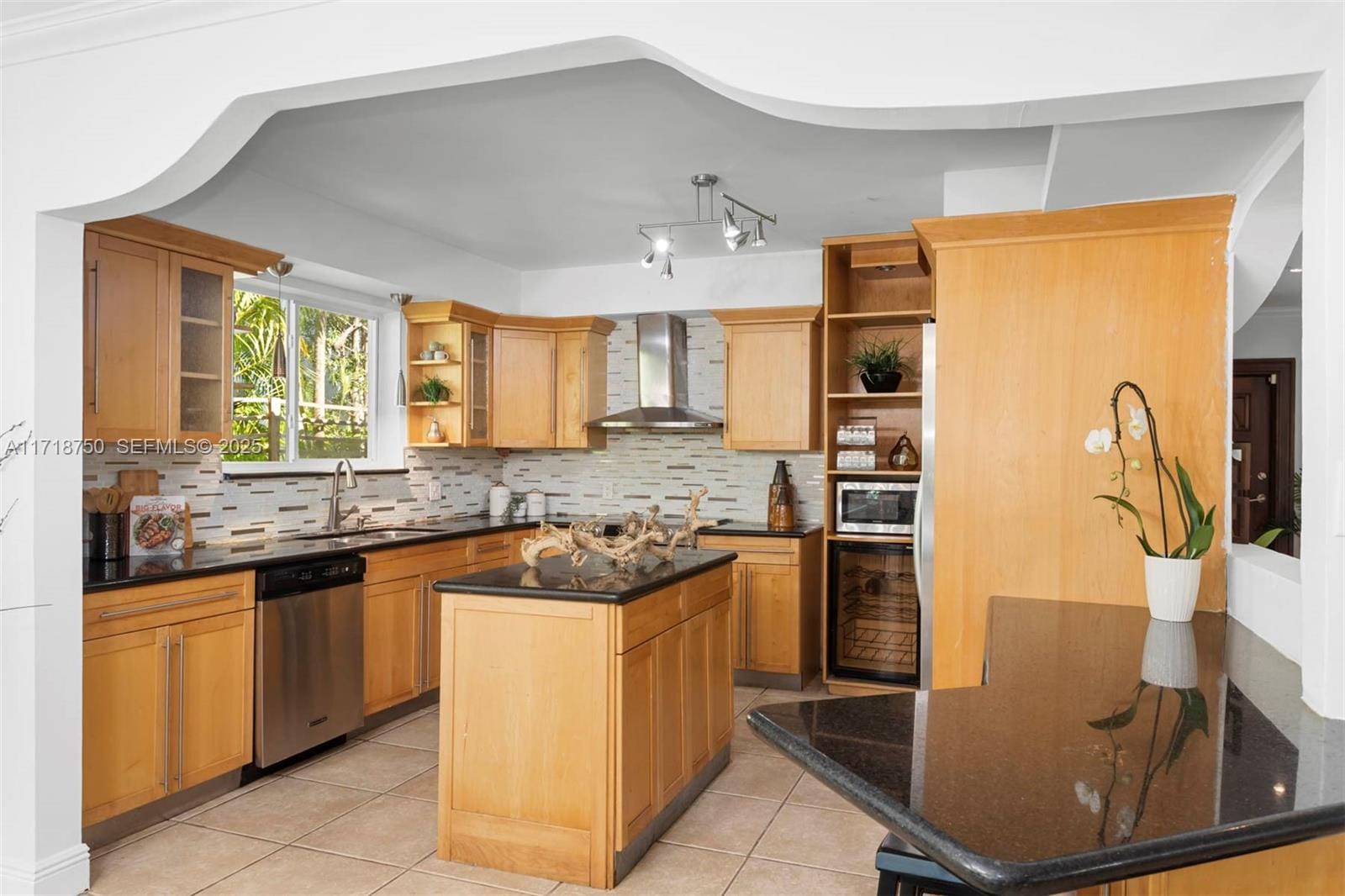 6140 Pine Tree Drive, Miami Beach, FL 33140 photo 16