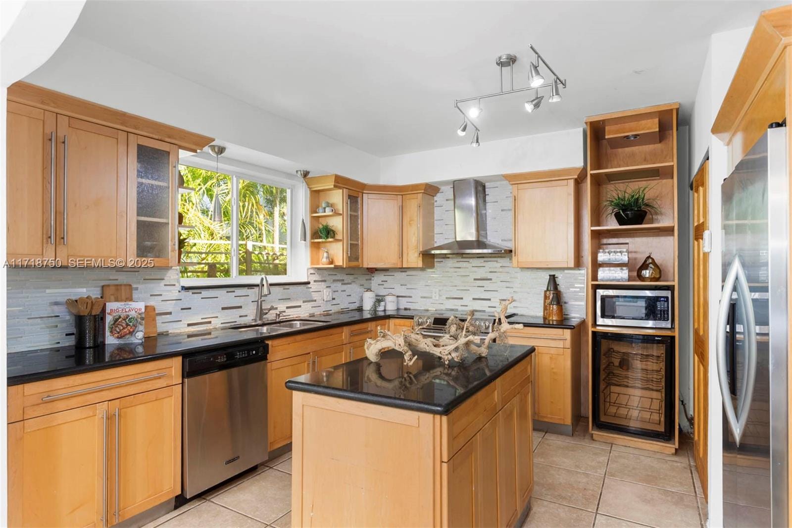 6140 Pine Tree Drive, Miami Beach, FL 33140 photo 17