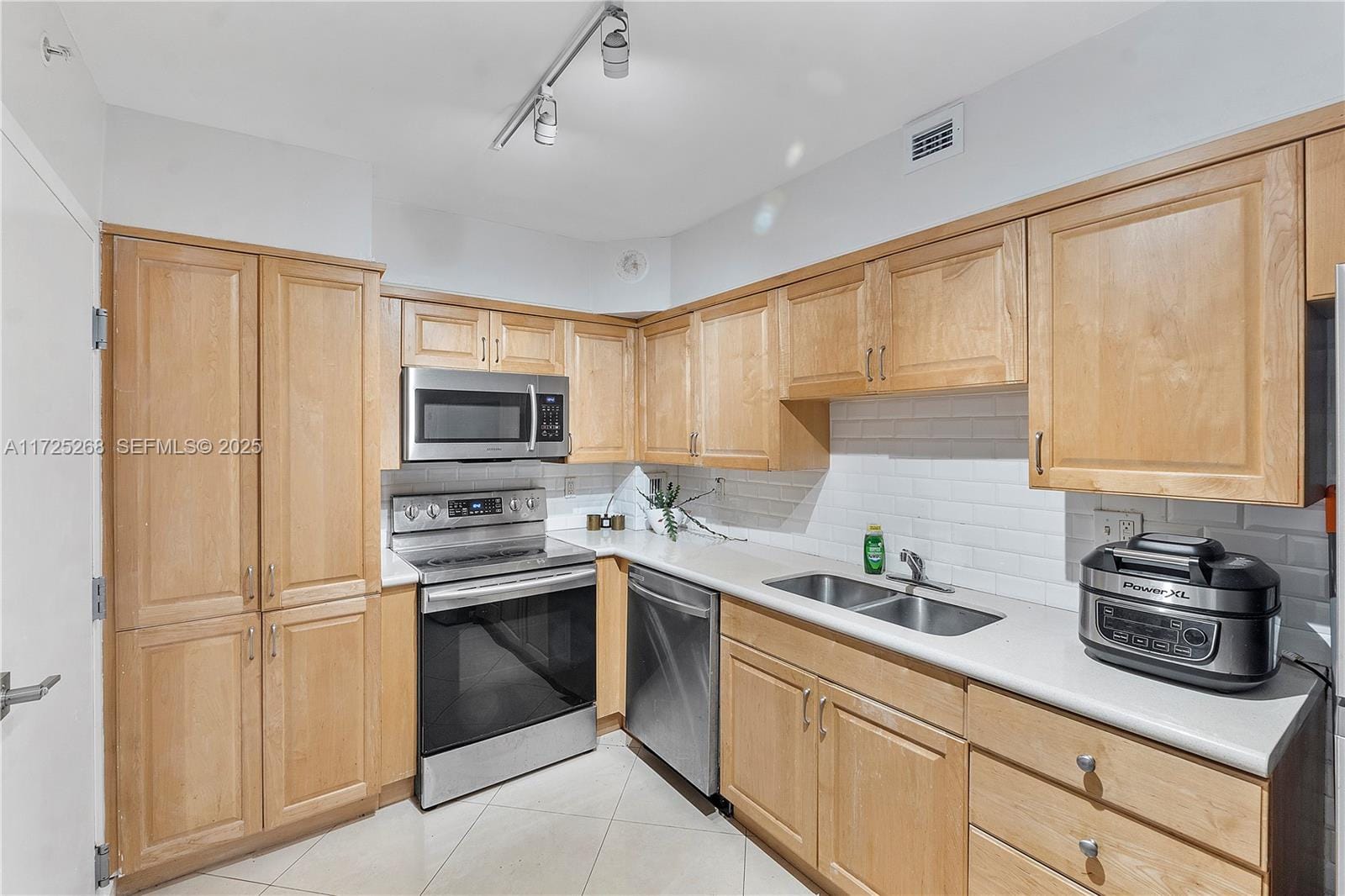 90 Edgewater Drive 1211, Coral Gables, FL 33133 photo 9