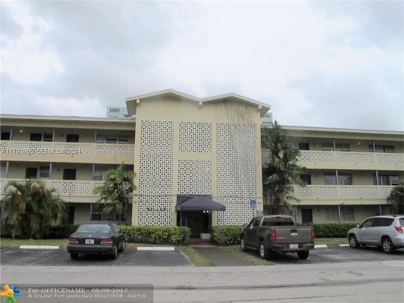 11960 NE 19th Drive 24, North Miami, FL 33181 photo 2