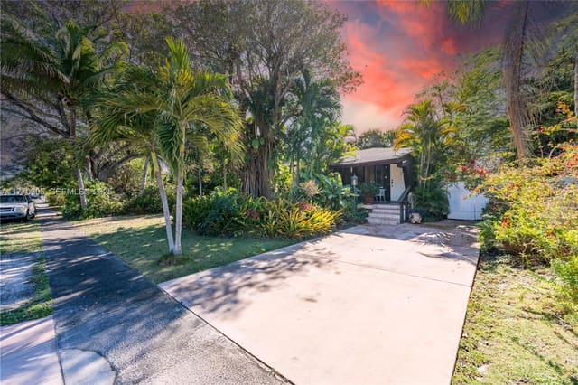110 NE 171st Terrace, Miami, FL 33162