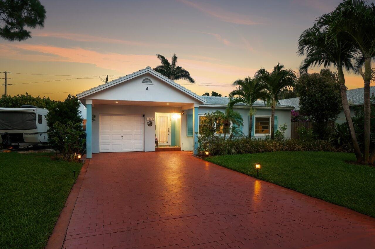 1222 N Palmway — photo 2