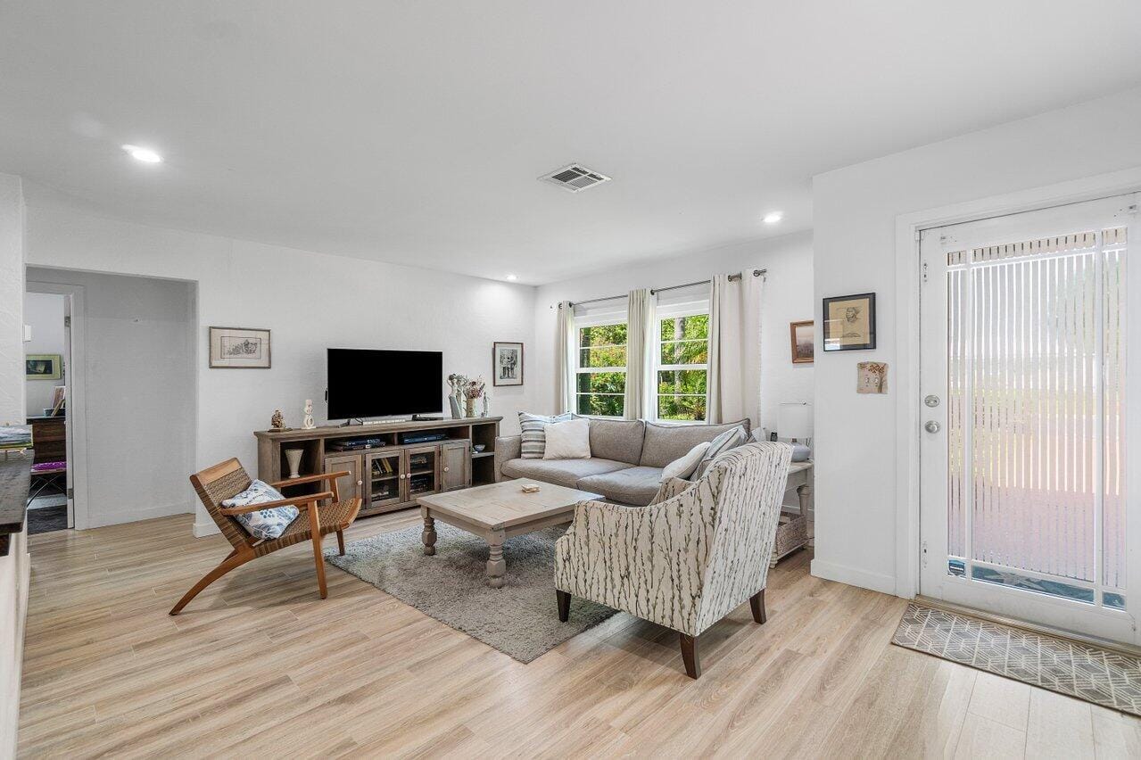 1222 N Palmway — photo 8