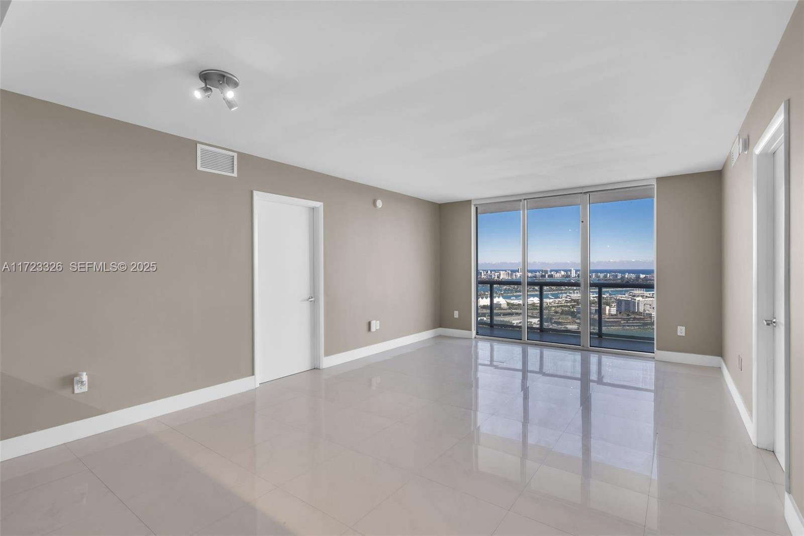 50 Biscayne Boulevard 4208, Miami, FL 33132 photo 22
