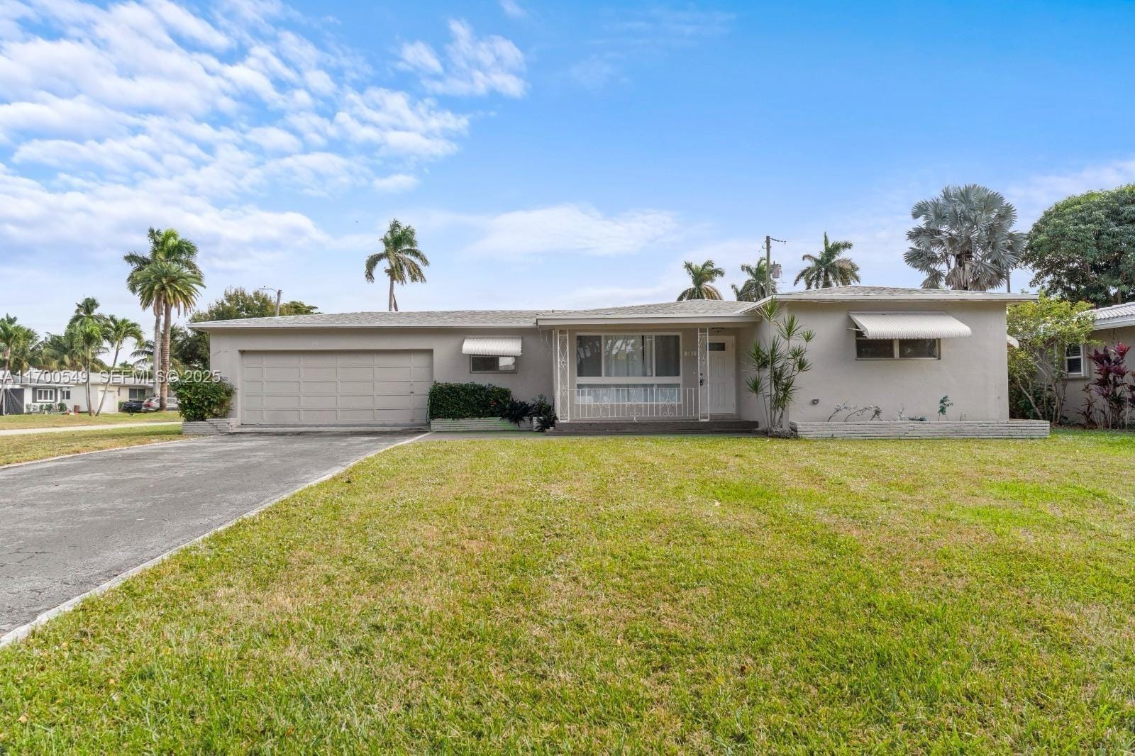 201 Entrada Drive, Hollywood, FL 33021