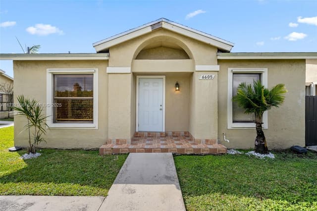6605 SW 152nd Court 05-40, sold in Westwind Lakes Garden Hom, Miami, FL