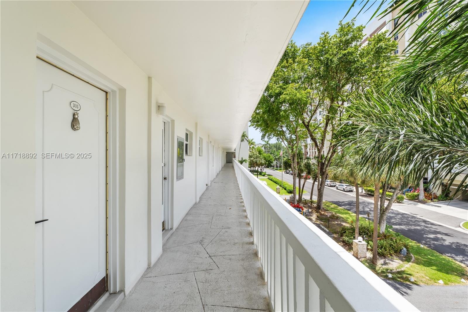2555 NE 11th Street 303, Fort Lauderdale, FL 33304 photo 17