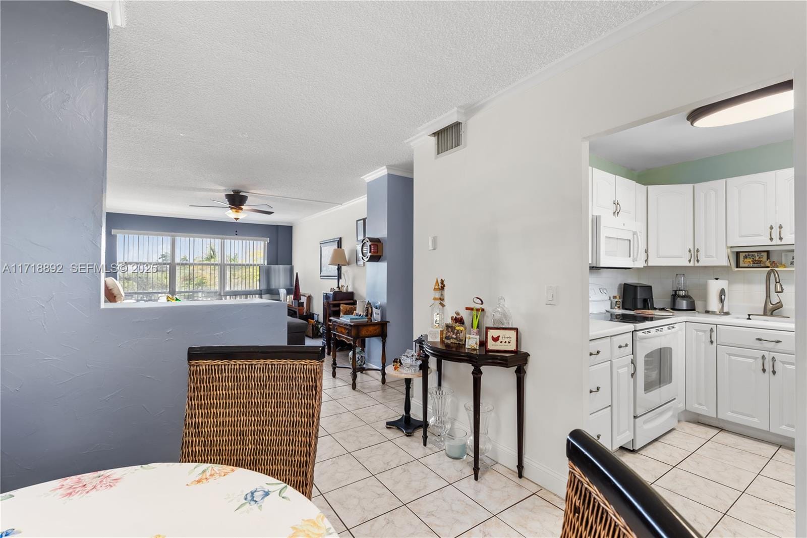 2555 NE 11th Street 303, Fort Lauderdale, FL 33304 photo 6