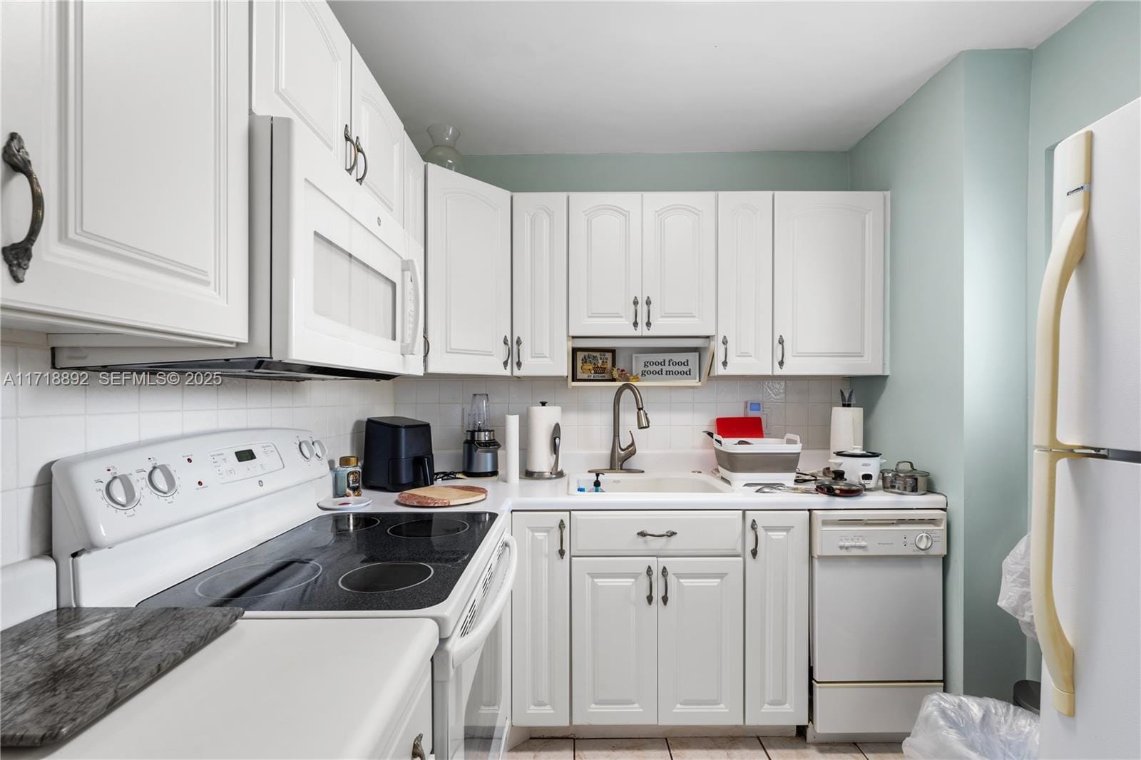 2555 NE 11th Street 303, Fort Lauderdale, FL 33304 photo 7
