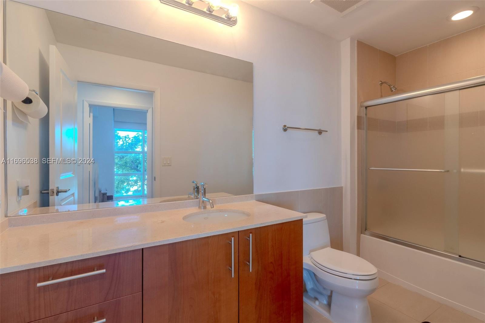 1945 S Ocean Drive M5 — photo 11