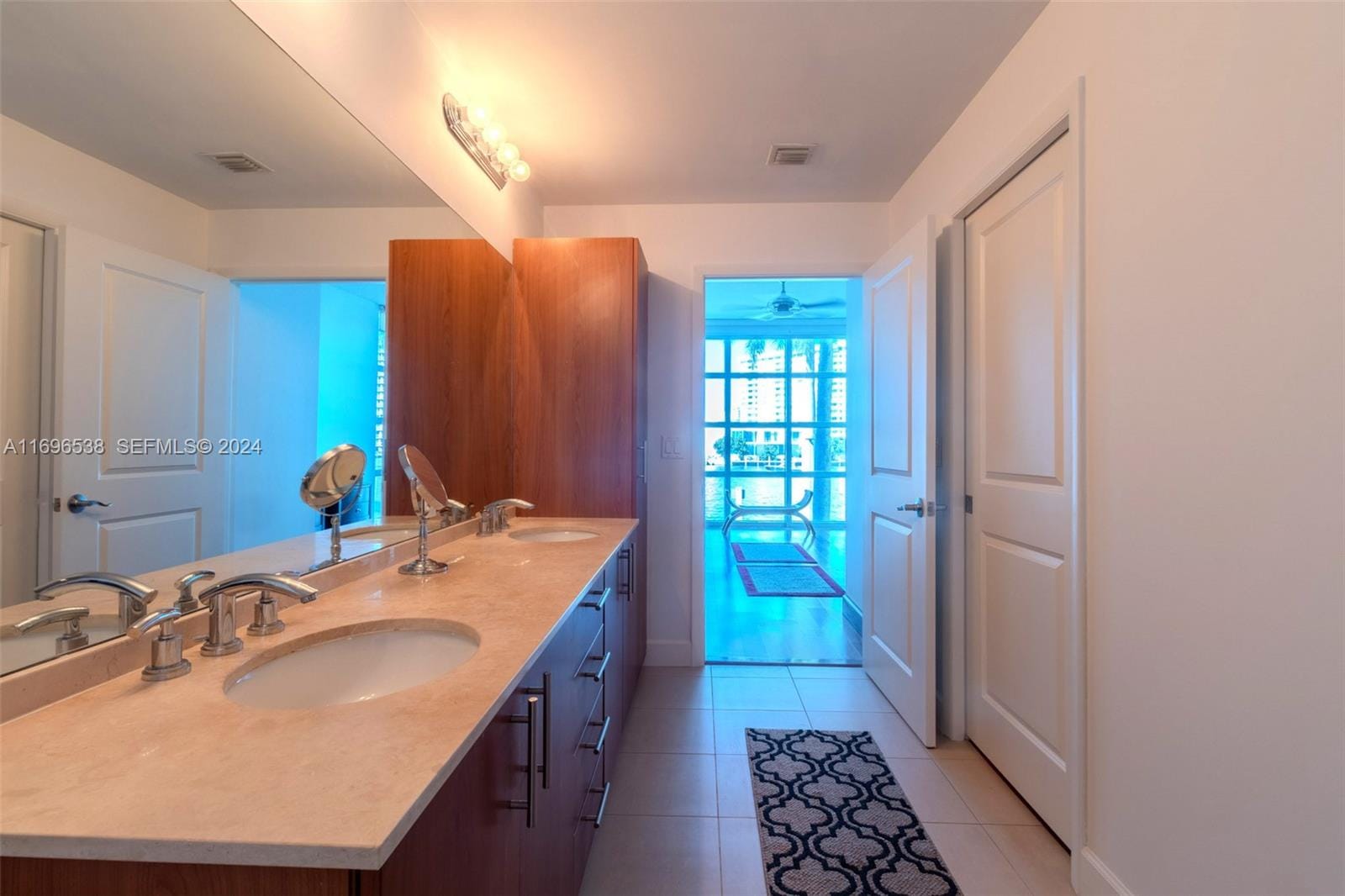1945 S Ocean Drive M5 — photo 5