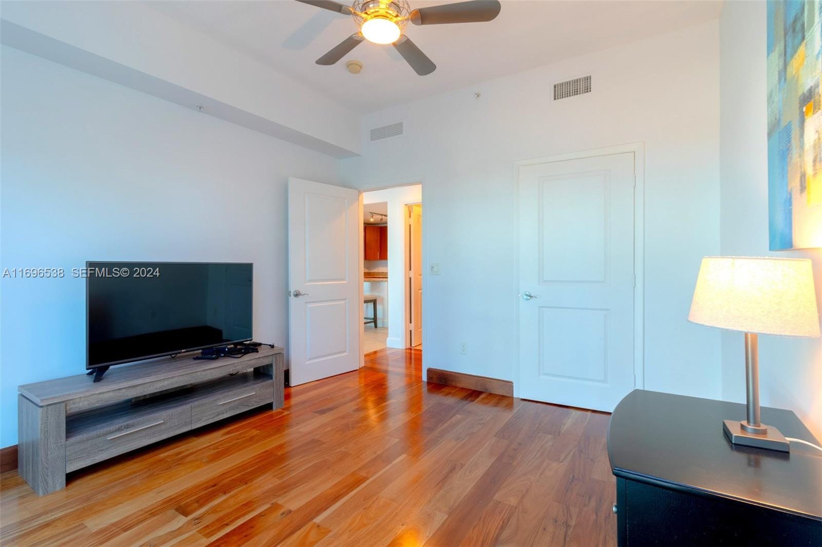 1945 S Ocean Drive M5 — photo 6