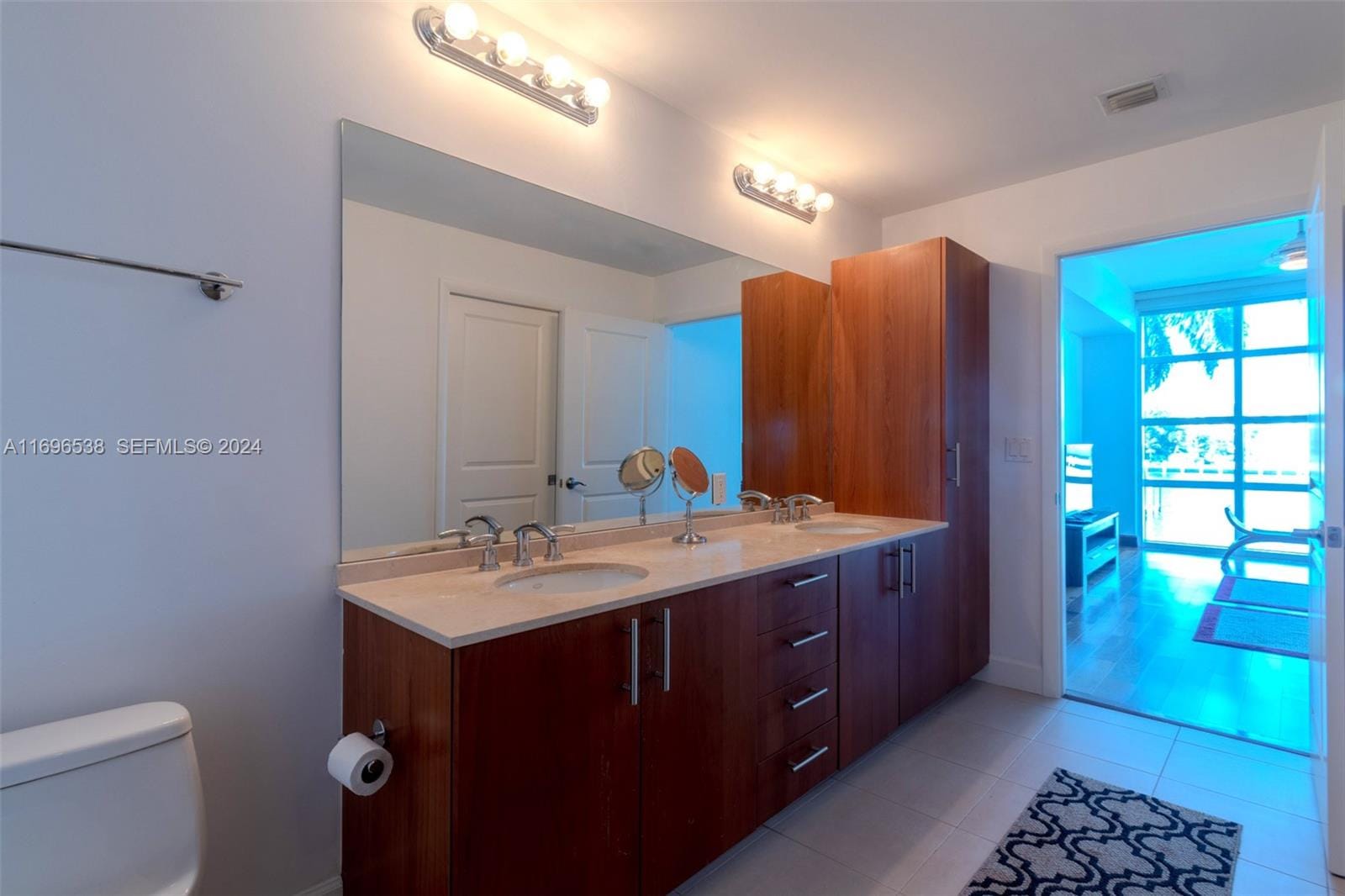 1945 S Ocean Drive M5 — photo 10