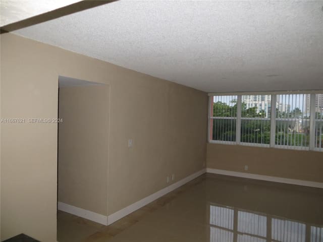 9143 SW 77th Avenue B403, Miami, FL 33156