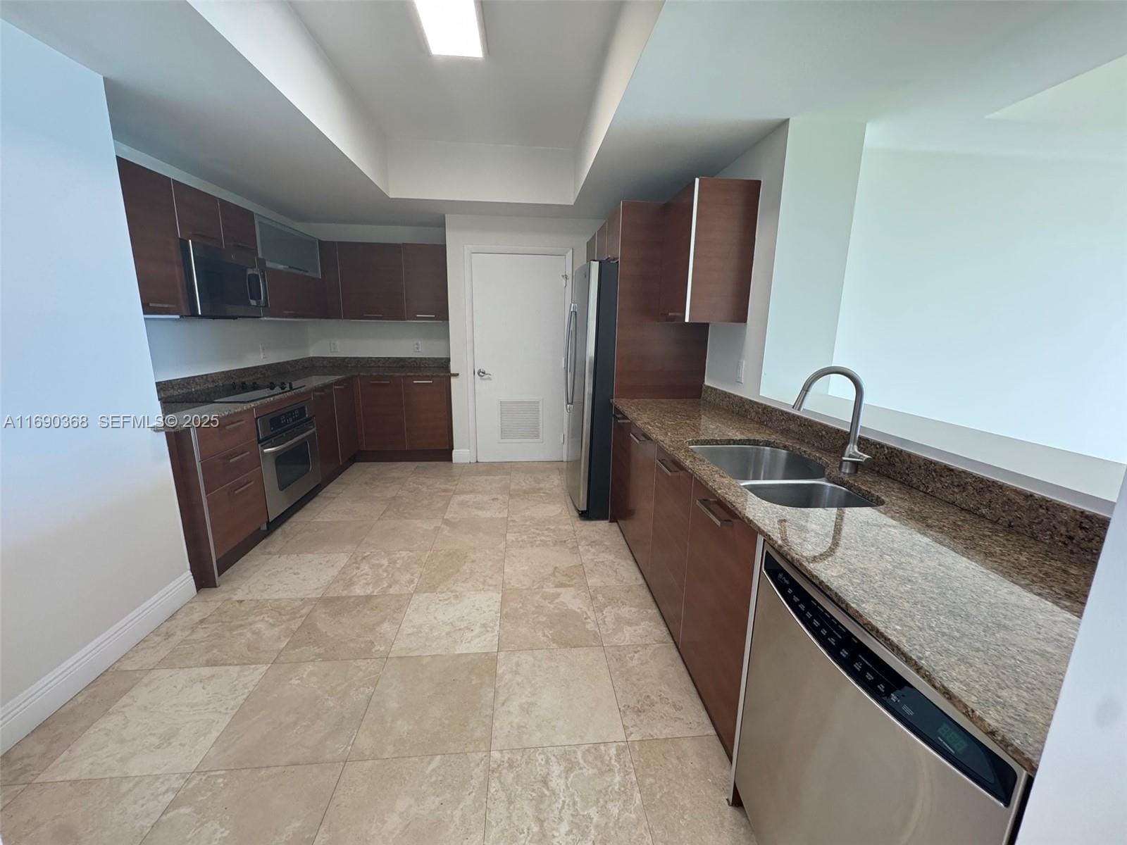 3330 NE 190 Street 1215 — photo 7