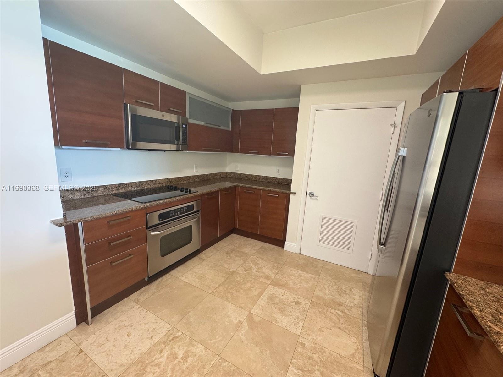 3330 NE 190 Street 1215 — photo 8