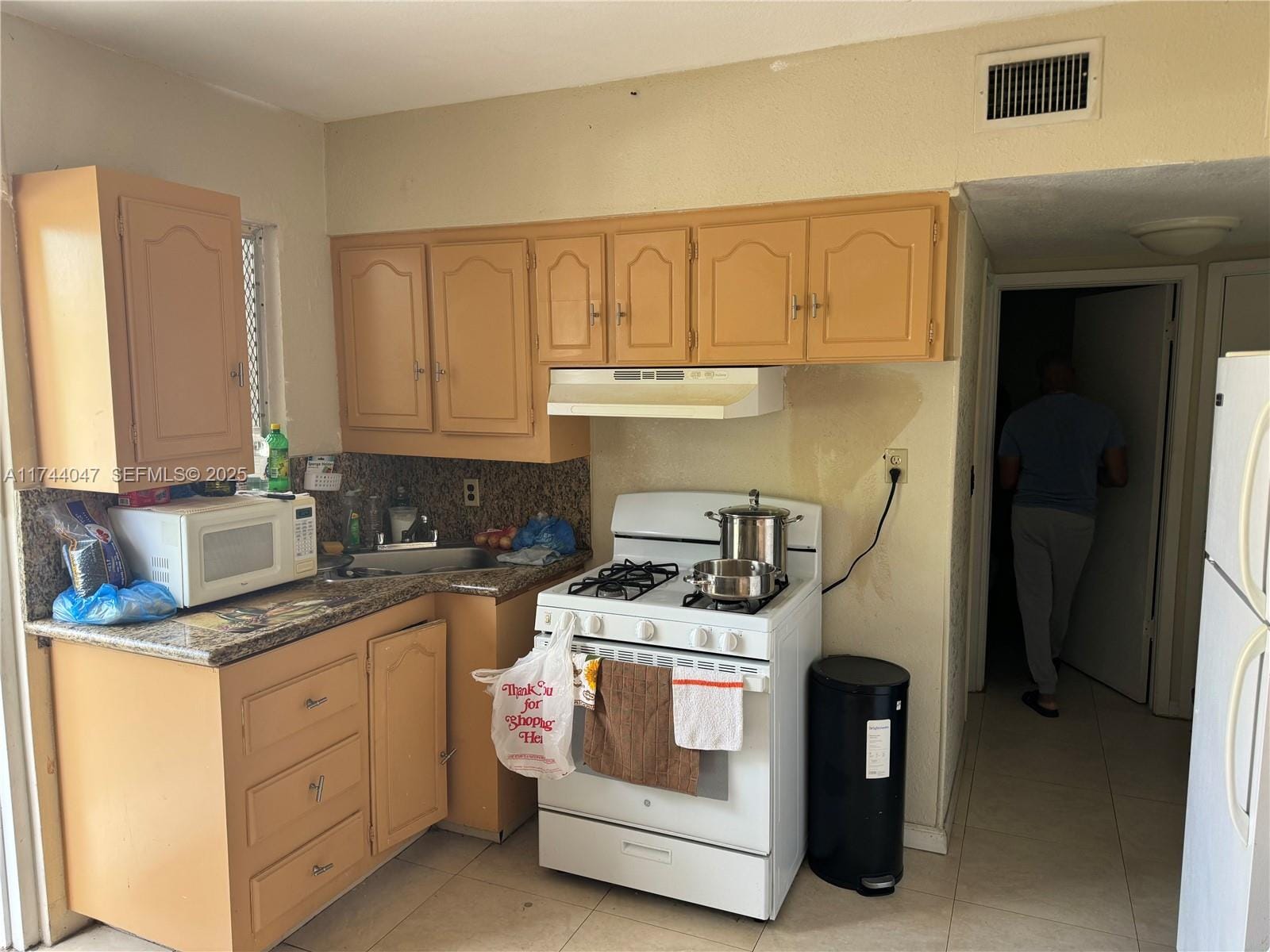 655 NE 135th Street, North Miami, FL 33161 photo 3