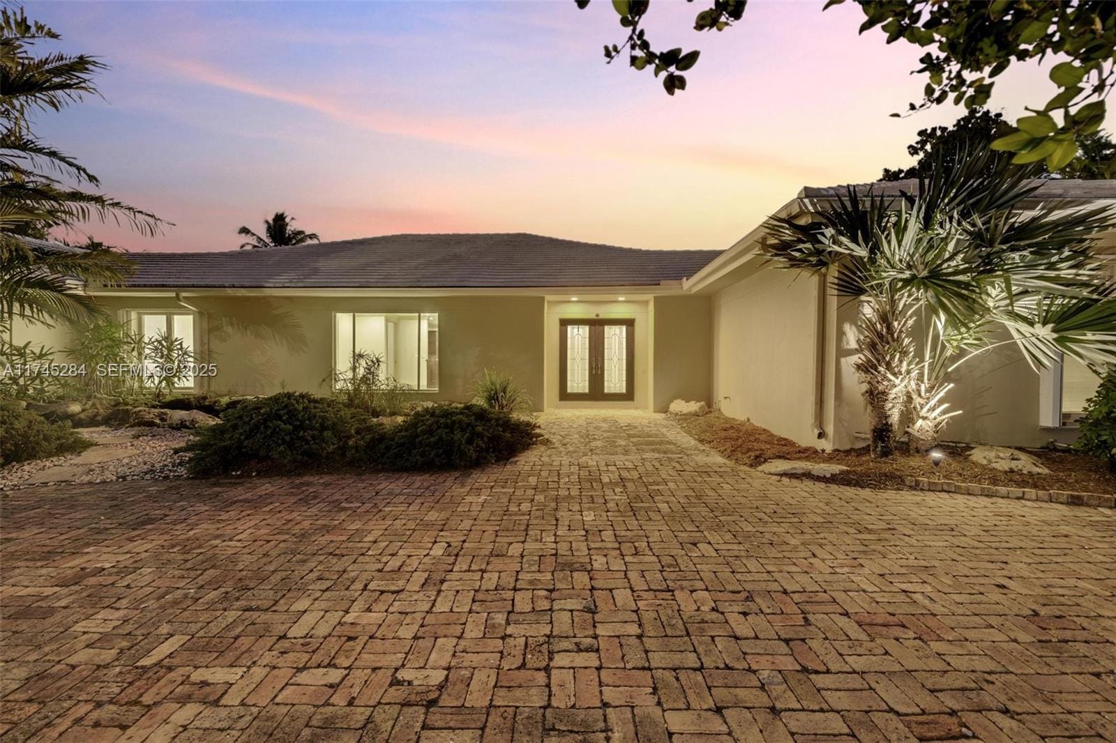 6670 Riviera Drive — photo 3