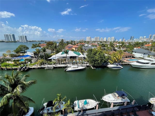 2903 N Miami Beach Boulevard 204, sold in Island Shores Condo, North Miami Beach, FL