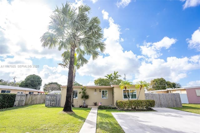 4220 SW 101st Avenue, Miami, FL 33165