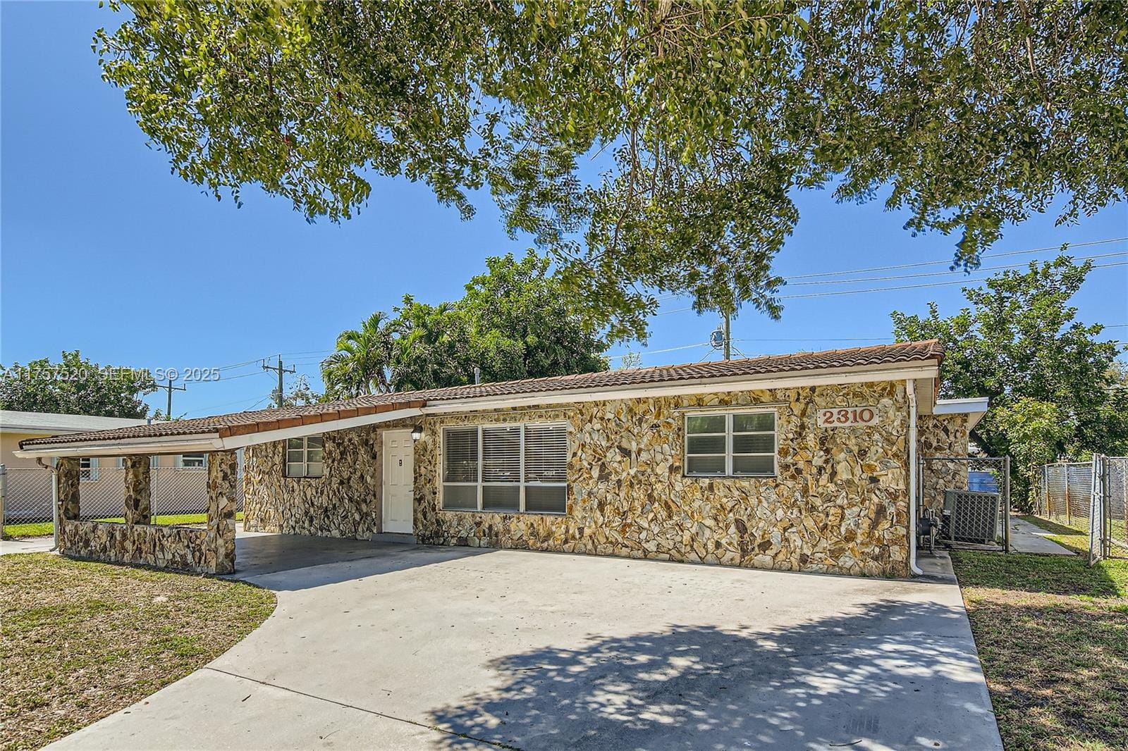 2310 N 65th Way, Hollywood, FL 33024