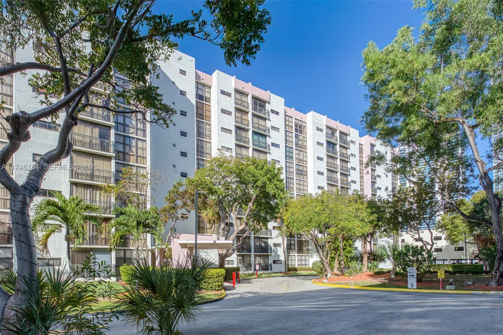 17011 N Bay Road 1019, Sunny Isles Beach, FL 33160