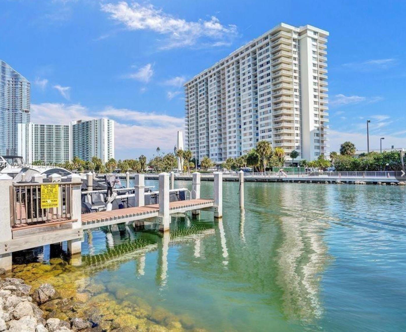 400 Kings Point Drive 810 — photo 3