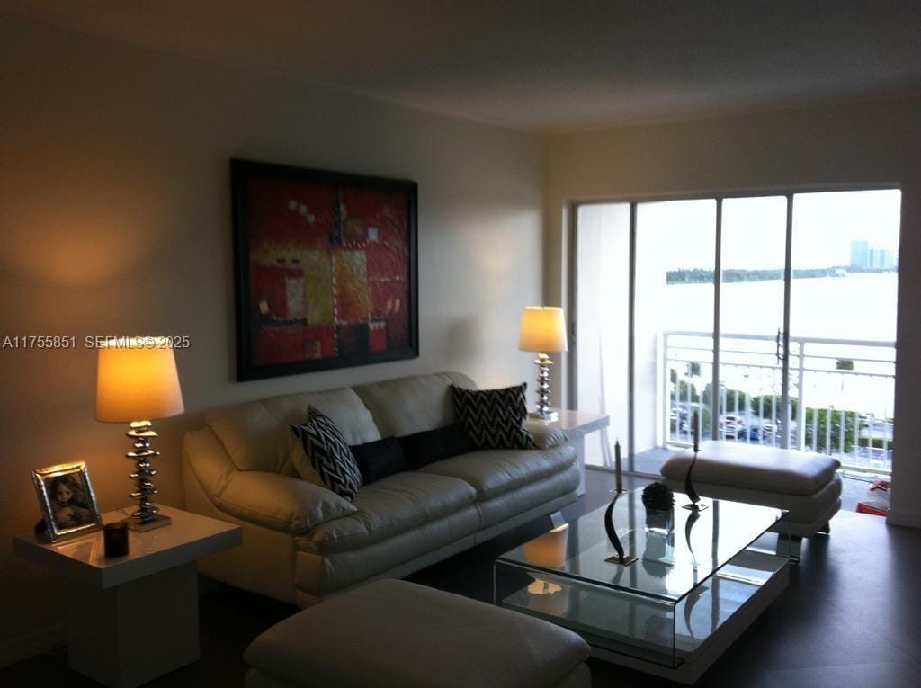 400 Kings Point Drive 810 — photo 6