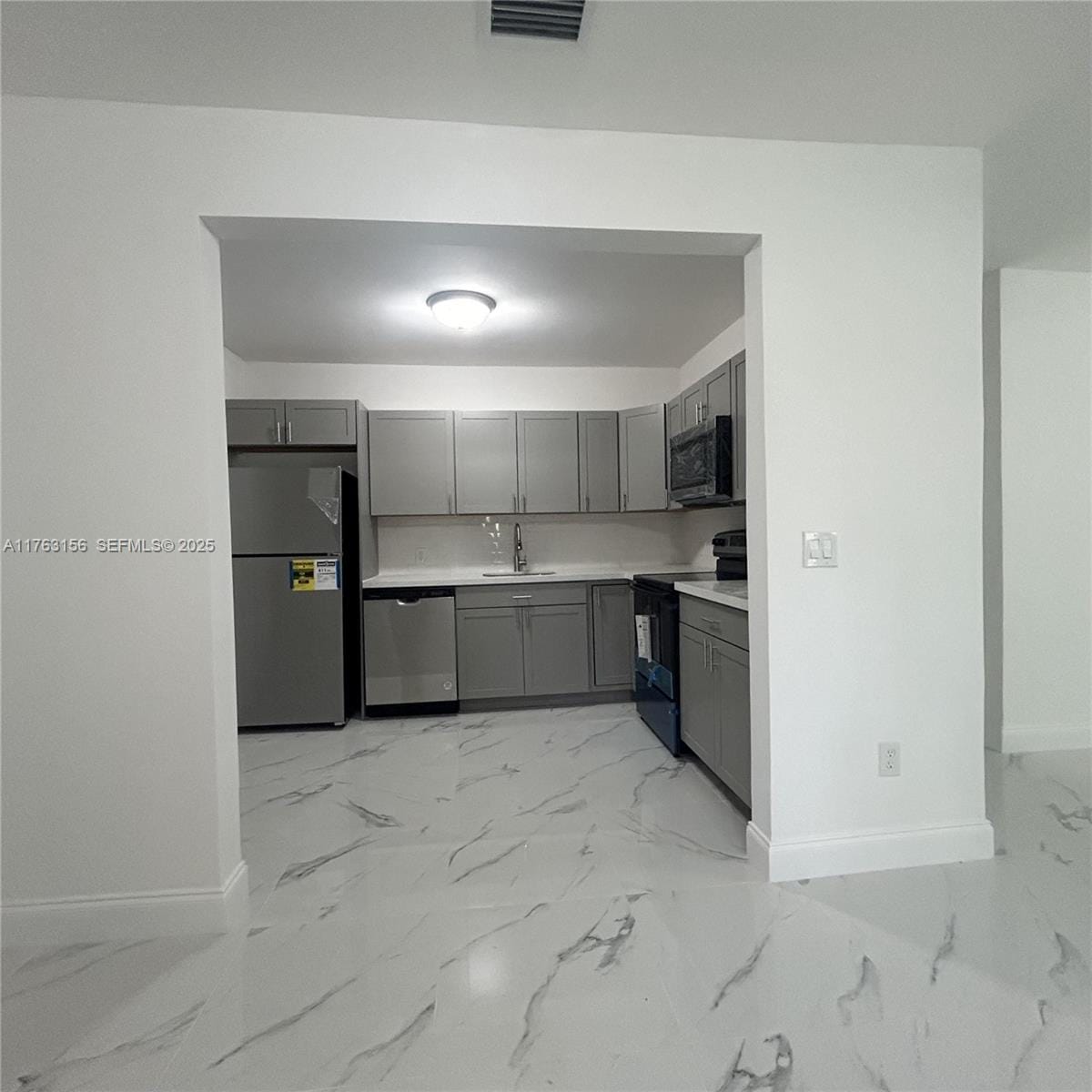205 Seaman Avenue — photo 6