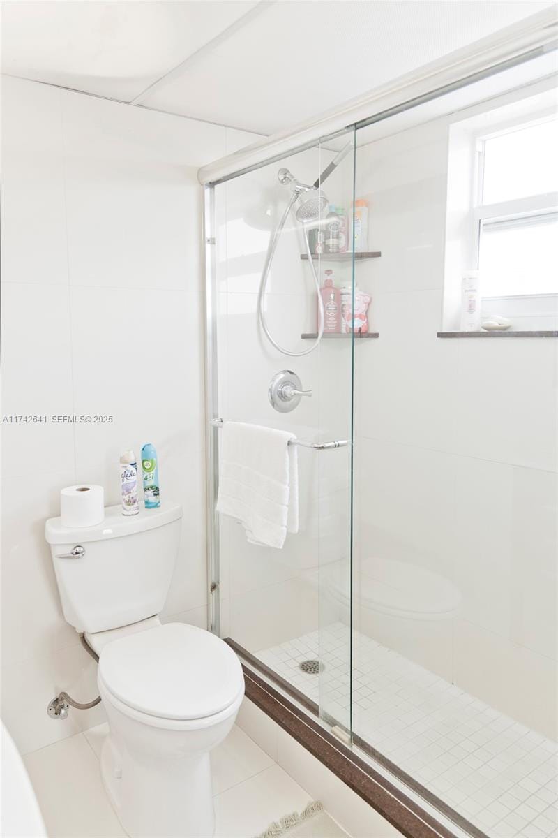 427 Golden Isles Drive 15J, Hallandale Beach, FL 33009 photo 15