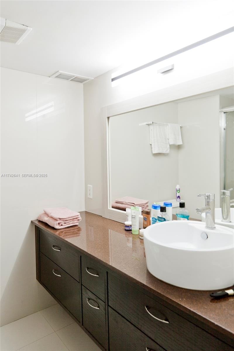 427 Golden Isles Drive 15J, Hallandale Beach, FL 33009 photo 20