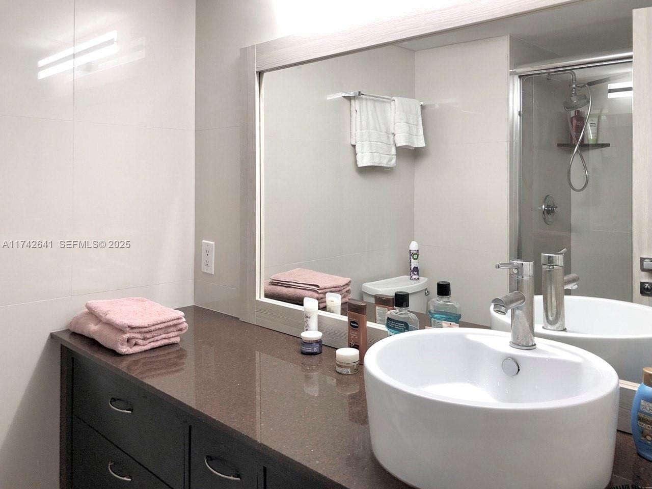 427 Golden Isles Drive 15J, Hallandale Beach, FL 33009 photo 23
