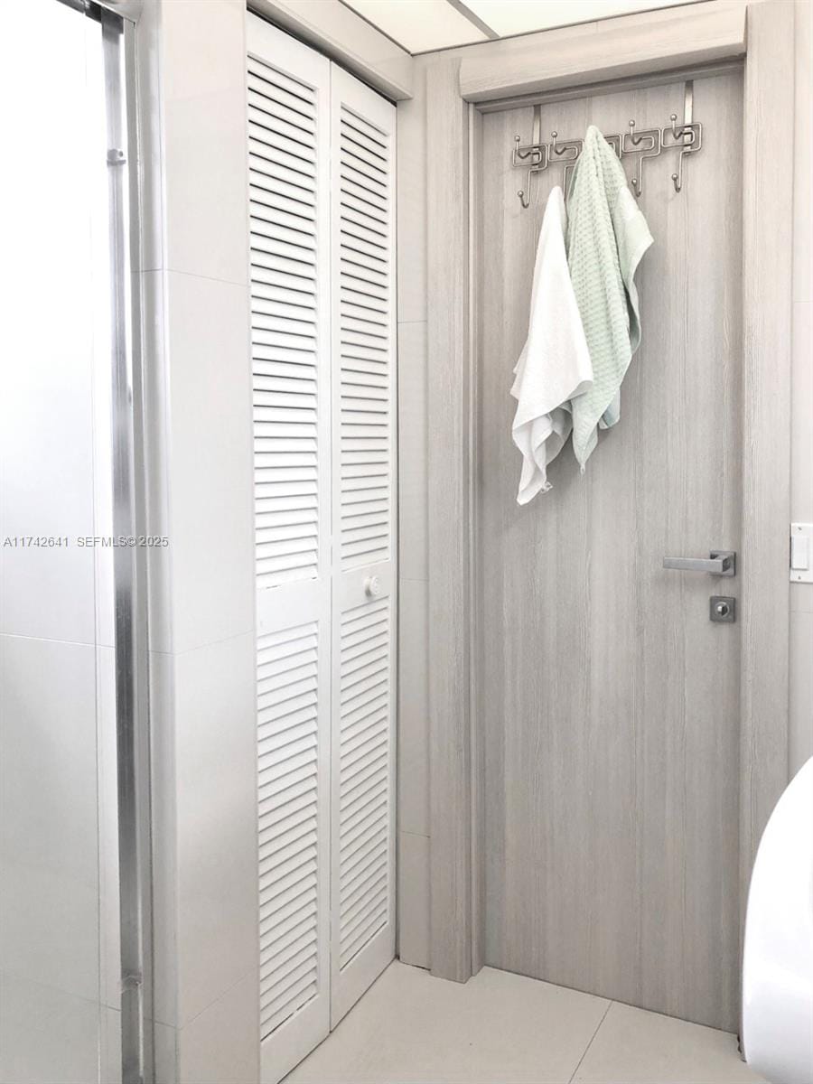 427 Golden Isles Drive 15J, Hallandale Beach, FL 33009 photo 26