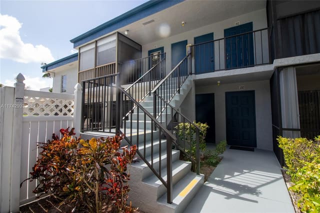 7511 S Oriole Boulevard 201, Delray Beach, FL 33446